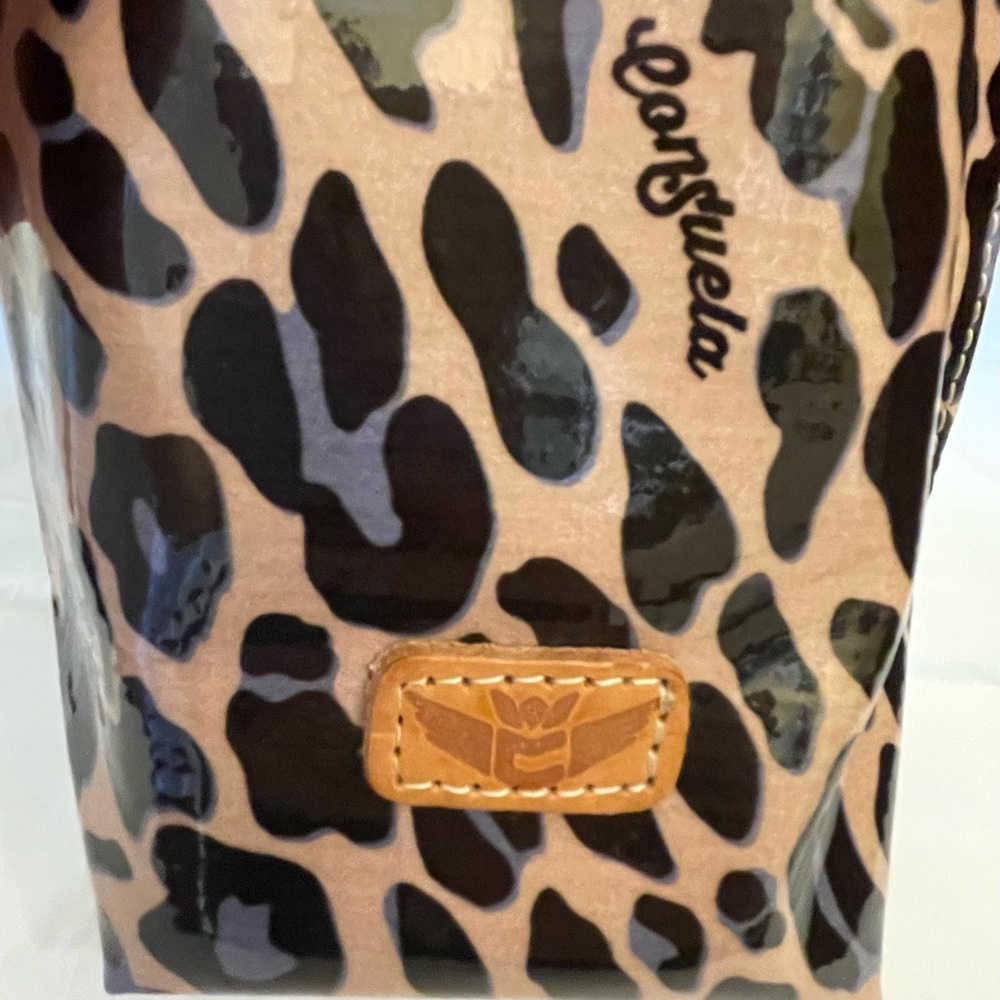 Consuela Leopard Print Wine Tote Carrier Glossy Coated Canvas Single Bottle Bag - Picture 2 of 7